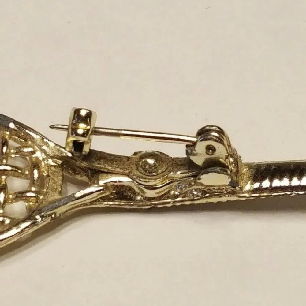 Vintage Brooch Lapel Pin Tennis Racket With Emerald Green Stone Silver Tone - Picture 8 of 9